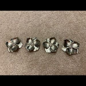 Set of 4 silver-colored metal flowers - bracelet